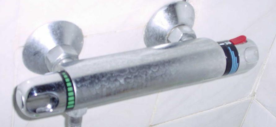 un simple robinet thermostatique pour alimenter le lave linge en eau chaude solaire